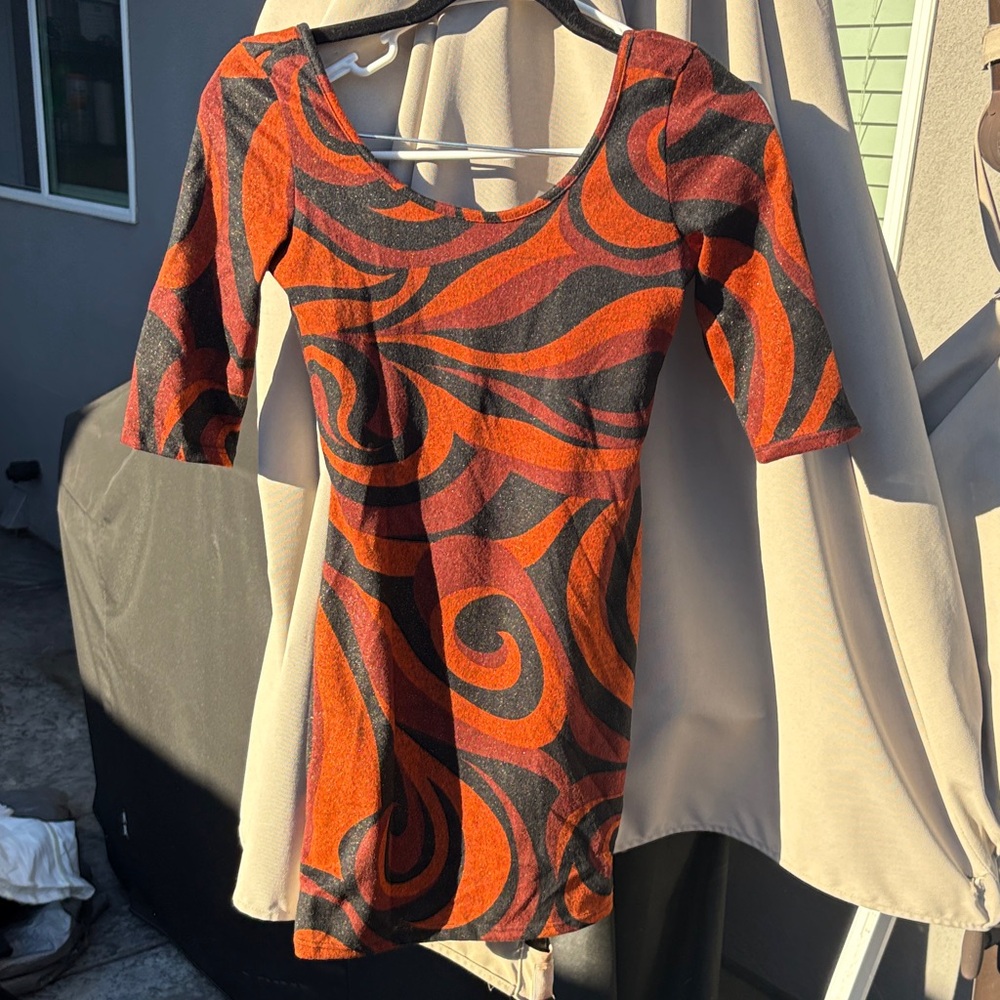 Snap Orange and Black Patterned Garment